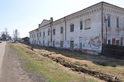 Депутат ЗС Лариса Егорова помогает создать музей при бывшей тюрьме в Боханском районе